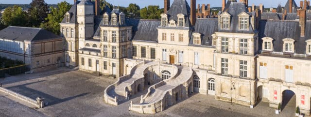 Cour d_Honneur escalier en Fer-à-cheval © François Lison - Cémaprod (2)